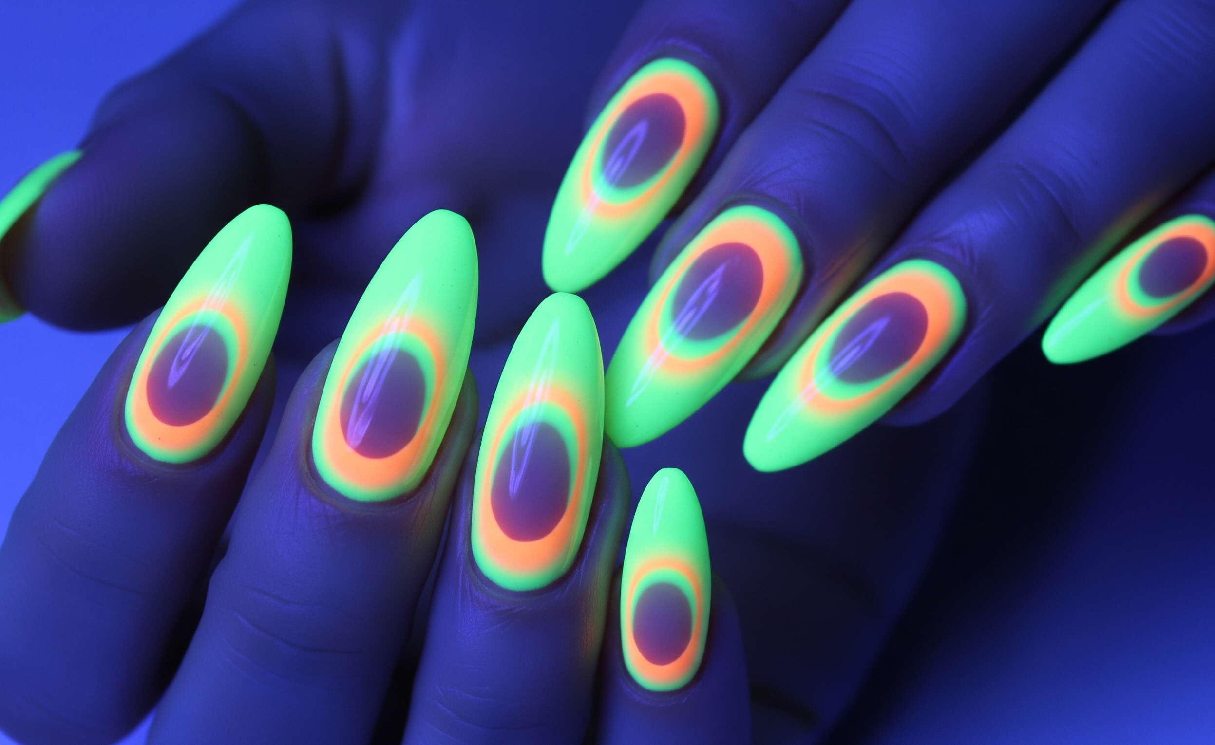3D Aura Nails