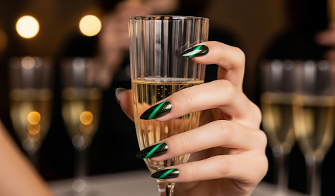 Diagonal Cat Eye Nails